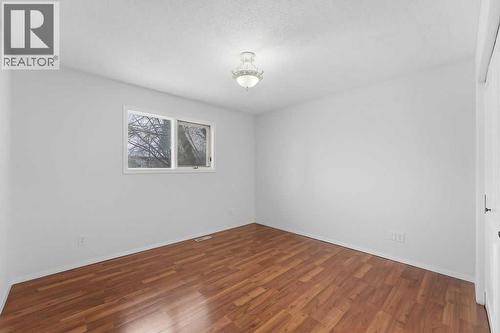 132 Riverglen Crescent Se, Calgary, AB - Indoor Photo Showing Other Room