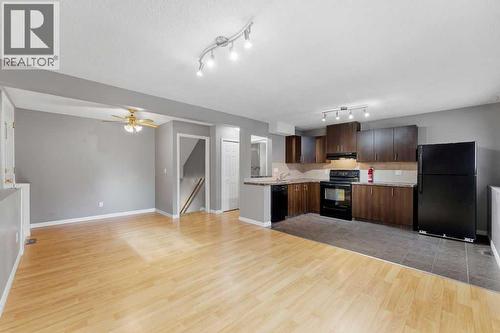 132 Riverglen Crescent Se, Calgary, AB - Indoor Photo Showing Kitchen