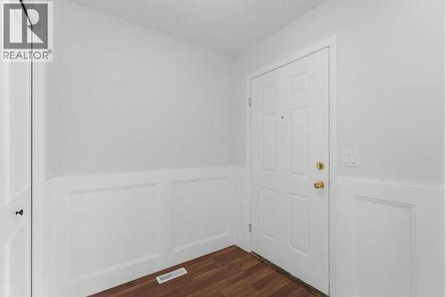 132 Riverglen Crescent Se, Calgary, AB - Indoor Photo Showing Other Room