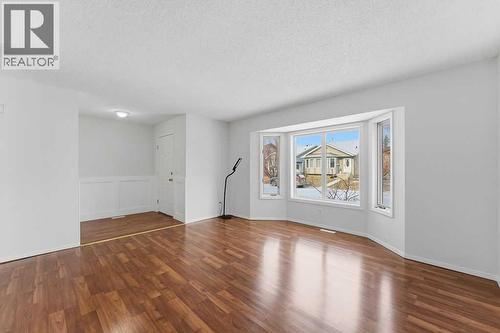 132 Riverglen Crescent Se, Calgary, AB - Indoor Photo Showing Other Room