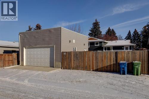 413 Albert Street Se, Airdrie, AB - Outdoor With Exterior
