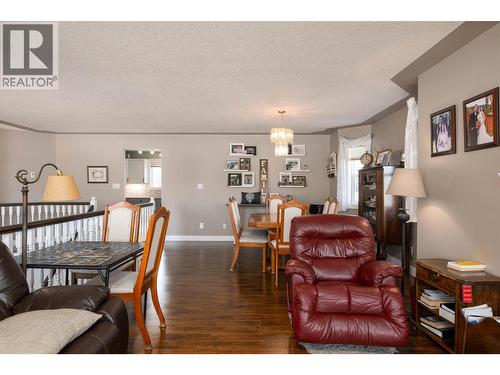 3053 Vista Ridge Drive, Prince George, BC - Indoor Photo Showing Living Room