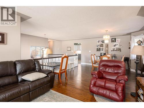 3053 Vista Ridge Drive, Prince George, BC - Indoor Photo Showing Living Room