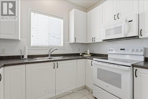 159 Willowlanding Court, Welland (N. Welland), ON - Indoor Photo Showing Kitchen With Double Sink