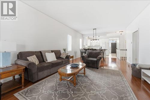 159 Willowlanding Court, Welland (N. Welland), ON - Indoor Photo Showing Living Room