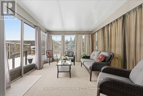 159 Willowlanding Court, Welland (N. Welland), ON - Indoor Photo Showing Living Room