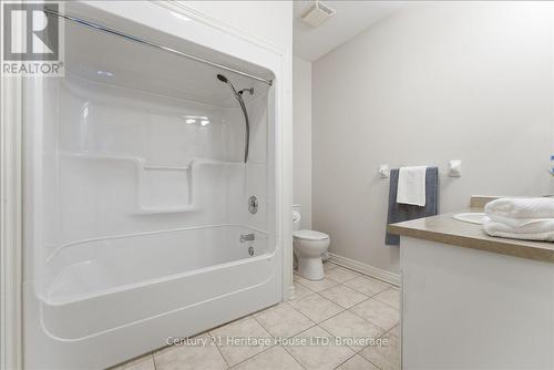 159 Willowlanding Court, Welland (N. Welland), ON - Indoor Photo Showing Bathroom