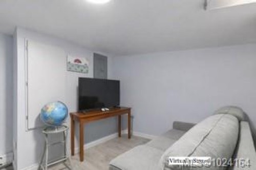 1957 Granite St, Victoria, BC 