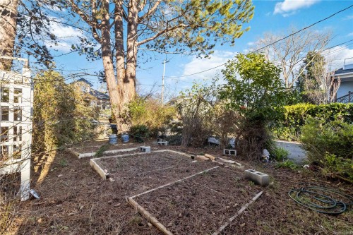 1957 Granite St, Victoria, BC 