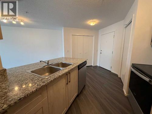3419, 4641 128 Avenue Ne, Calgary, AB - Indoor Photo Showing Kitchen With Double Sink