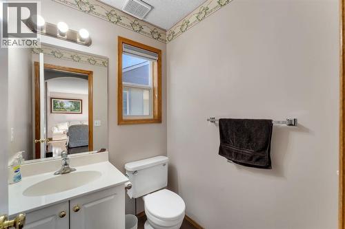 717 Coral Springs Boulevard Ne, Calgary, AB - Indoor Photo Showing Bathroom