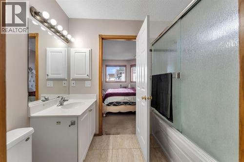 717 Coral Springs Boulevard Ne, Calgary, AB - Indoor Photo Showing Bathroom