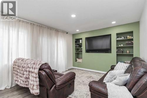 Living Room - 247 Cornwall Drive, Fort Mcmurray, AB - Indoor Photo Showing Living Room