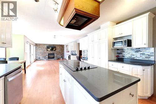 23 Springwood Drive Ne, Slave Lake, AB - Indoor Photo Showing Kitchen