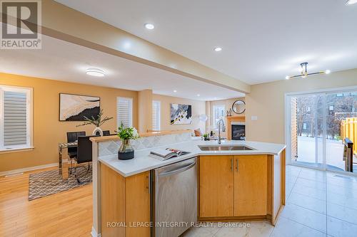 361 Celtic Ridge Crescent, Ottawa, ON - Indoor Photo Showing Kitchen