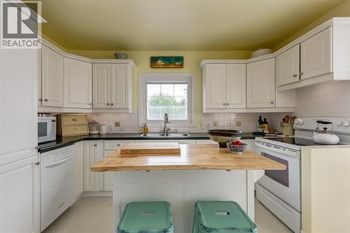 817 17 Avenue Se, Calgary, AB - Indoor Photo Showing Kitchen With Double Sink