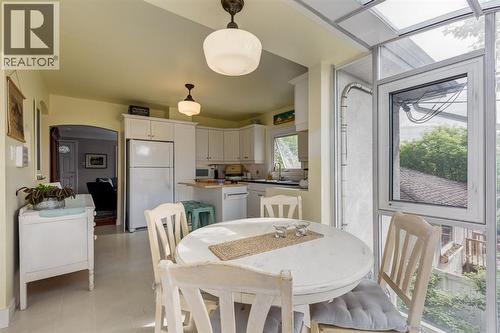 817 17 Avenue Se, Calgary, AB - Indoor Photo Showing Dining Room