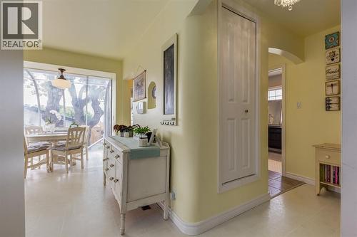 817 17 Avenue Se, Calgary, AB - Indoor Photo Showing Other Room