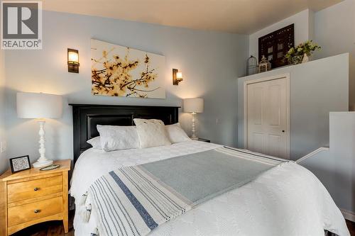 817 17 Avenue Se, Calgary, AB - Indoor Photo Showing Bedroom