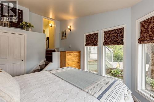 817 17 Avenue Se, Calgary, AB - Indoor Photo Showing Bedroom