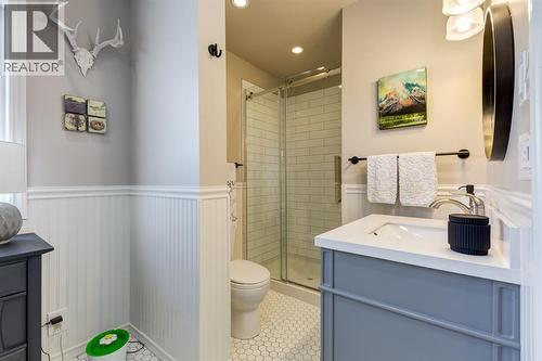 817 17 Avenue Se, Calgary, AB - Indoor Photo Showing Bathroom