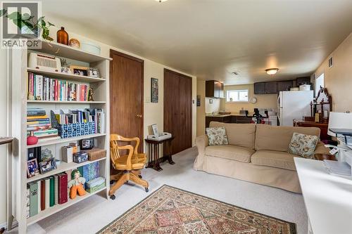 817 17 Avenue Se, Calgary, AB - Indoor Photo Showing Living Room