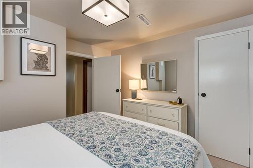 817 17 Avenue Se, Calgary, AB - Indoor Photo Showing Bedroom