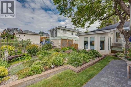 817 17 Avenue Se, Calgary, AB - Outdoor
