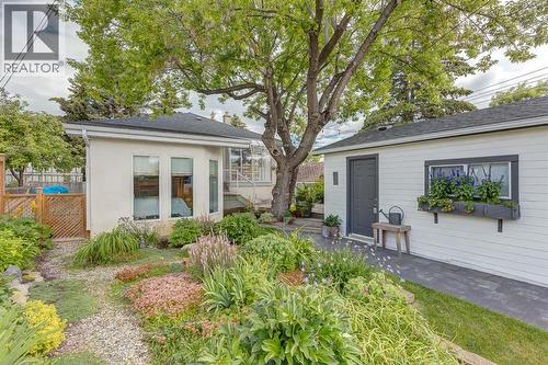 817 17 Avenue Se, Calgary, AB - Outdoor