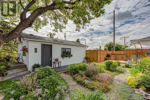 817 17 Avenue Se, Calgary, AB - Outdoor