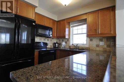 2266 Baronwood Drive, Oakville, ON - Indoor Photo Showing Kitchen With Double Sink