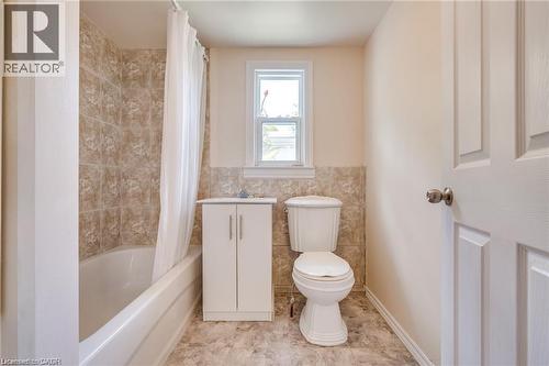 244 N Wellington Street N, Hamilton, ON - Indoor Photo Showing Bathroom