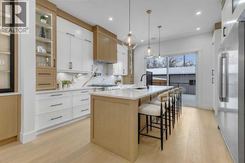 629 21 Avenue Nw, Calgary, AB - Indoor Photo Showing Kitchen With Upgraded Kitchen