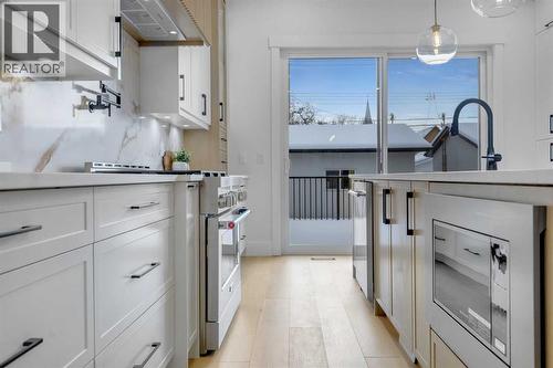 629 21 Avenue Nw, Calgary, AB - Indoor Photo Showing Kitchen