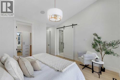 629 21 Avenue Nw, Calgary, AB - Indoor Photo Showing Bedroom