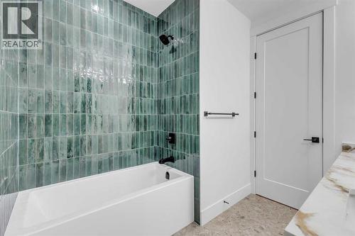 629 21 Avenue Nw, Calgary, AB - Indoor Photo Showing Bathroom