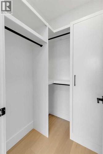 629 21 Avenue Nw, Calgary, AB - Indoor