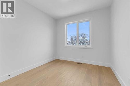 629 21 Avenue Nw, Calgary, AB - Indoor Photo Showing Other Room