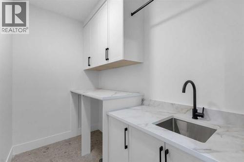 629 21 Avenue Nw, Calgary, AB - Indoor Photo Showing Laundry Room