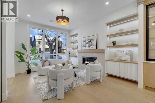 629 21 Avenue Nw, Calgary, AB - Indoor With Fireplace