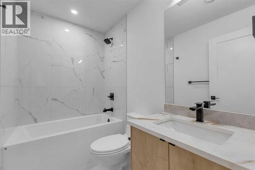 629 21 Avenue Nw, Calgary, AB - Indoor Photo Showing Bathroom