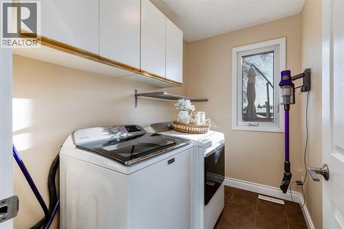 1205 Meadowbrook Drive Se, Airdrie, AB - Indoor Photo Showing Laundry Room