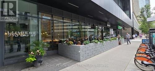 2208 - 770 Bay Street, Toronto, ON - Outdoor