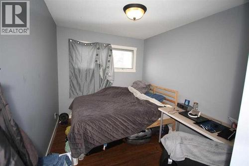 3824 Bantford Drive Nw, Calgary, AB - Indoor Photo Showing Bedroom