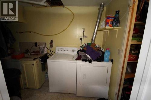 3824 Brantford Drive Nw, Calgary, AB - Indoor Photo Showing Laundry Room