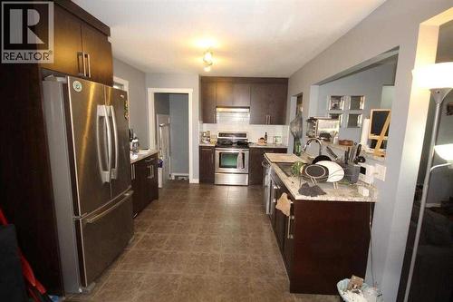 3824 Bantford Drive Nw, Calgary, AB - Indoor Photo Showing Kitchen