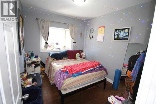 3824 Bantford Drive Nw, Calgary, AB - Indoor Photo Showing Bedroom