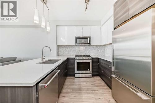 3210, 95 Burma Star Road Sw, Calgary, AB - Indoor Photo Showing Kitchen With Stainless Steel Kitchen With Double Sink With Upgraded Kitchen