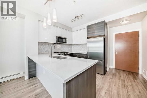 3210, 95 Burma Star Road Sw, Calgary, AB - Indoor Photo Showing Kitchen With Stainless Steel Kitchen With Double Sink With Upgraded Kitchen