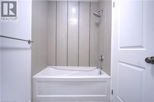 Bathroom featuring shower / bath combination - 919 Zeller Crescent, Kitchener, ON - Indoor Photo Showing Bathroom